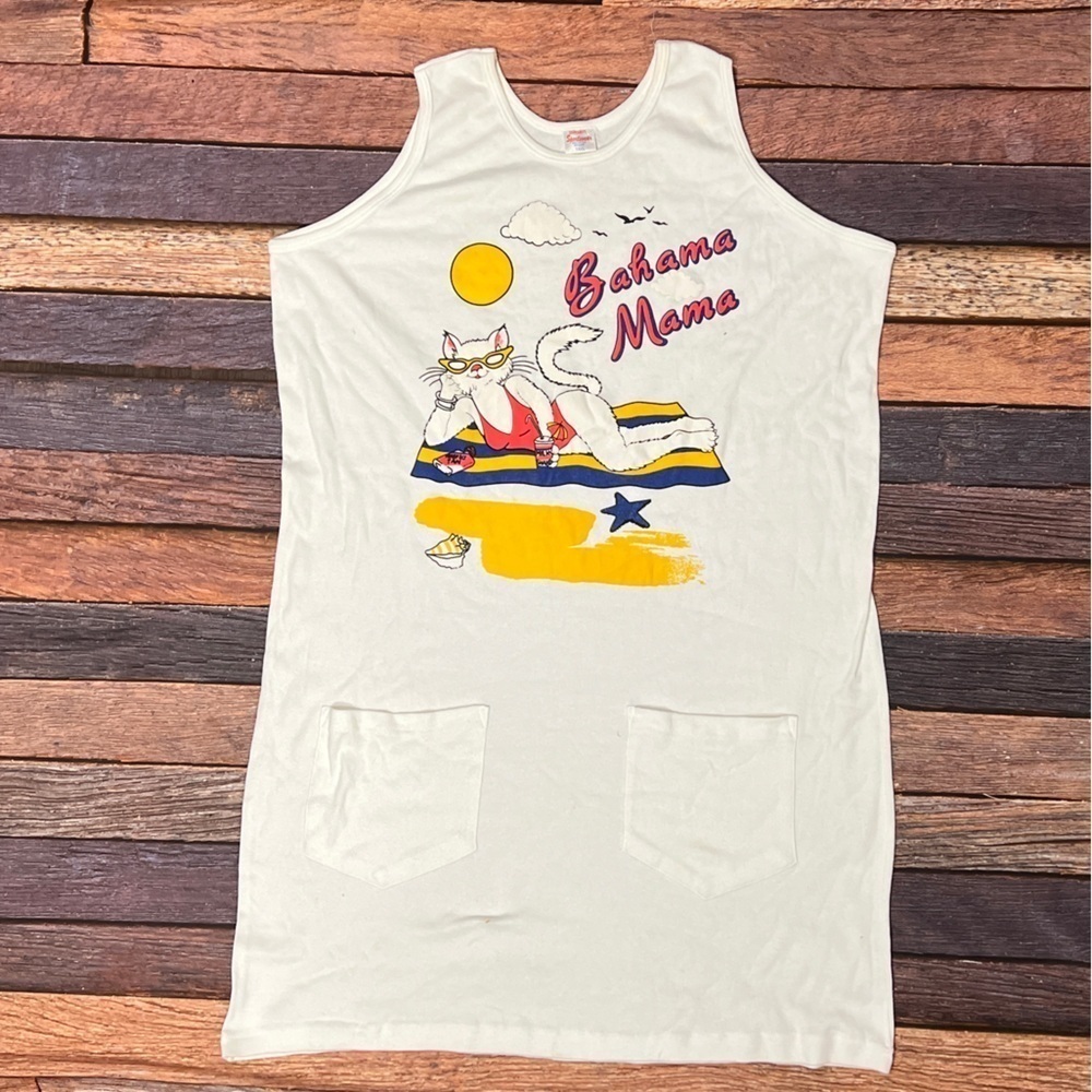 Vintage 90s Bahama Mama Beach Bed and Night Summer Shirt